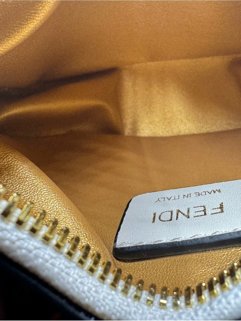 White Leather Mini Bag; No Brand - Picture 2 of 8